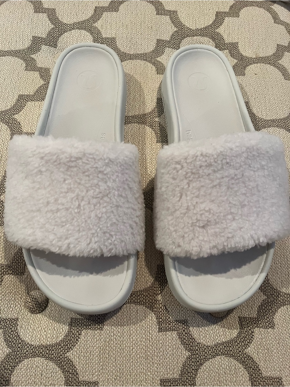 lululemon athletica Fleece Slide Slippers - Off-White - Picture 6 of 9